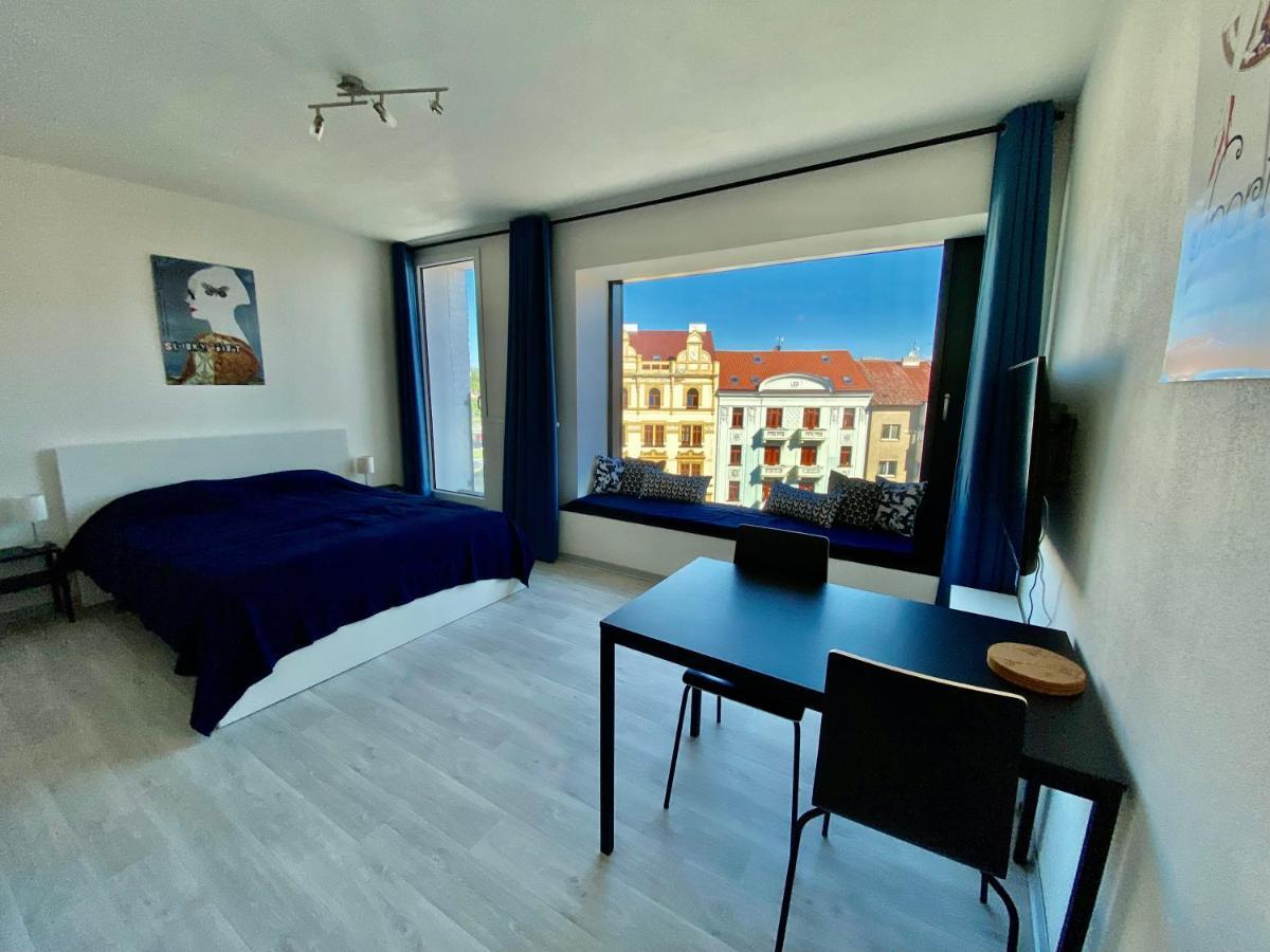 Cozy Studio With Garage In The City Center Plzeň Exteriör bild